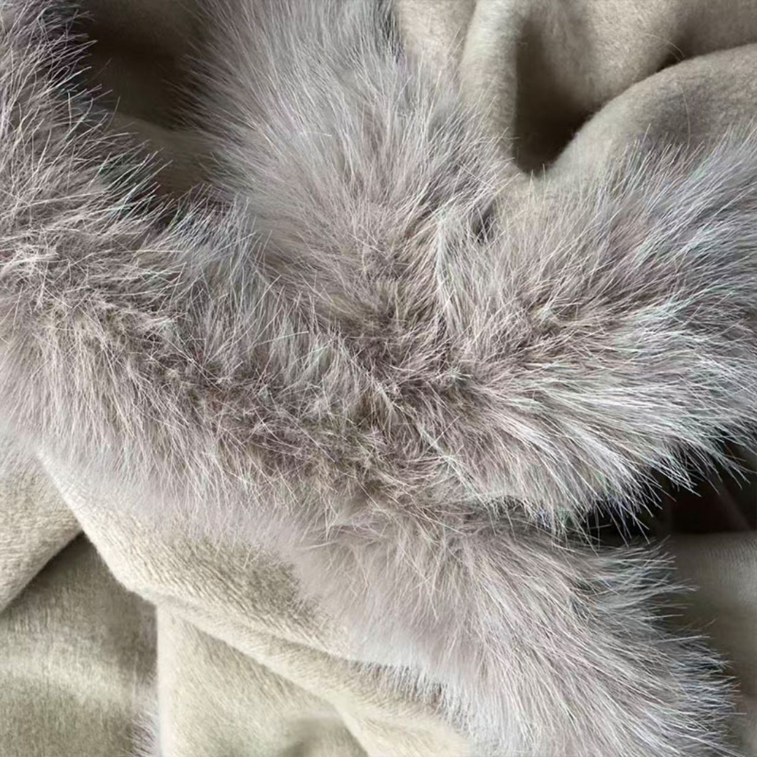 Donna Lia | Mantella Elegante con Finitura in Pelliccia