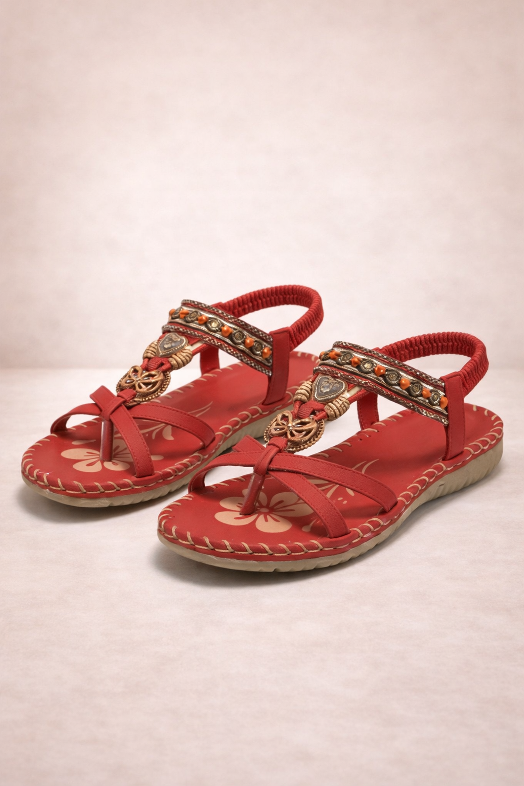 Sandali in stile ibiziano che combinano comfort ed eleganza