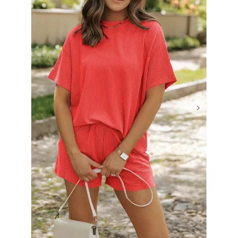 Laura | Set Estiva – T-shirt oversize e shorts in tessuto a costine – comoda e alla moda