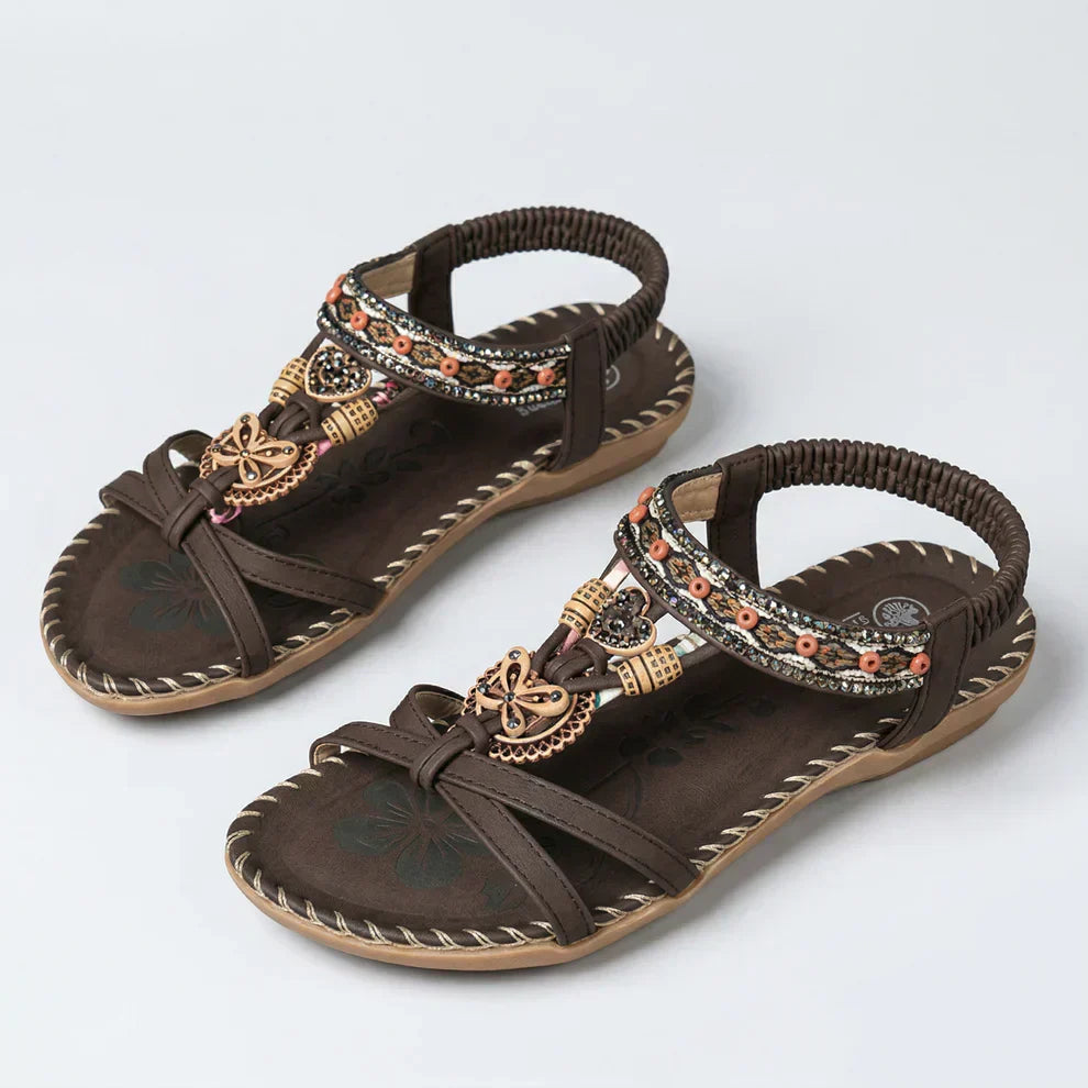 Sandali in stile ibiziano che combinano comfort ed eleganza