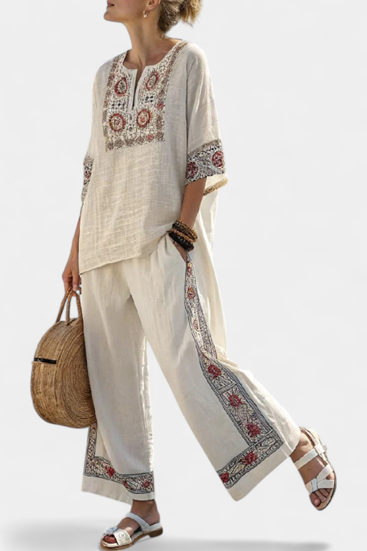 Tiziana – blusa ricamata essenziale e pantaloni larghi