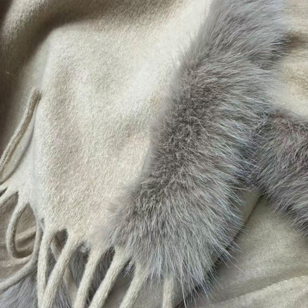 Donna Lia | Mantella Elegante con Finitura in Pelliccia