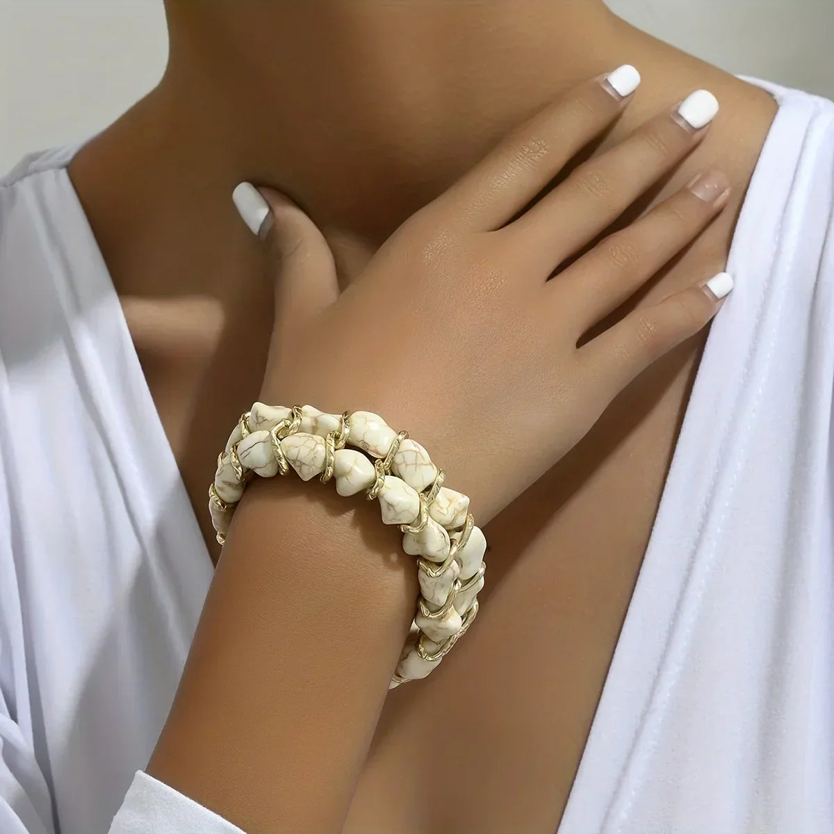 Bracciale intrecciato dorato con pietra turchese